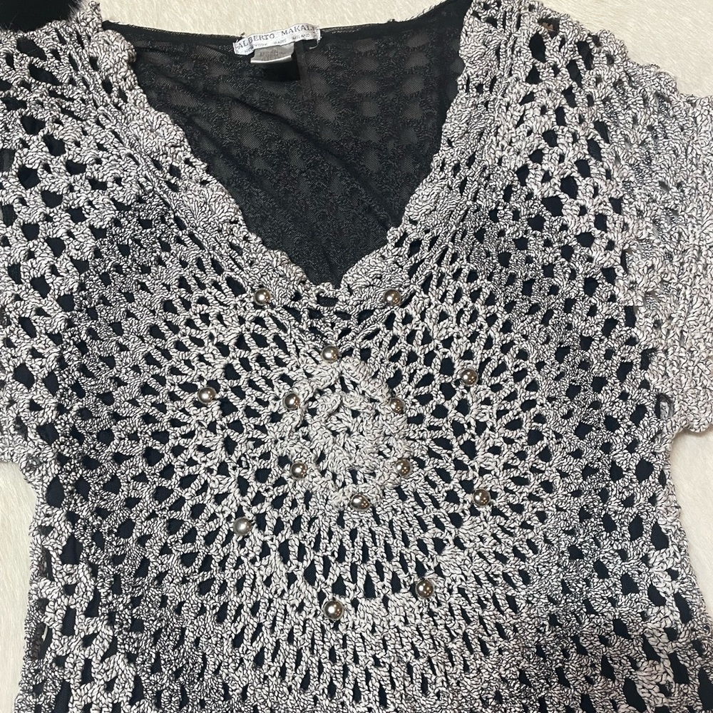 Alberto Makali short sleeve, V-neck crochet tunic top - Picture 2 of 6